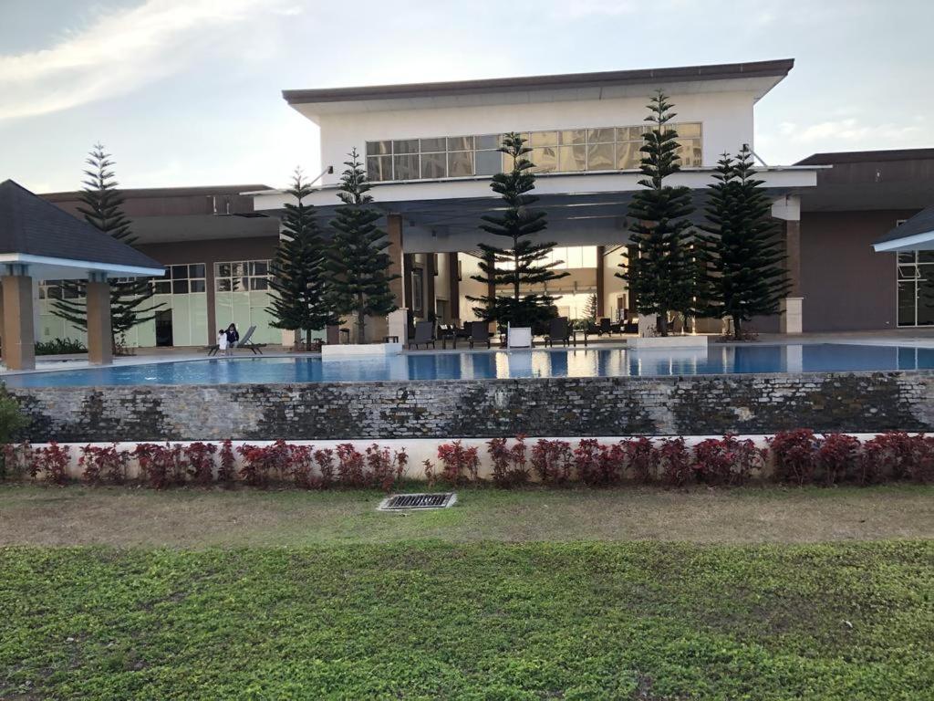 טגאיטאי Smdc Tagaytay Taal Lake Condo Cook Netflix No Balcony No Free Parking מראה חיצוני תמונה